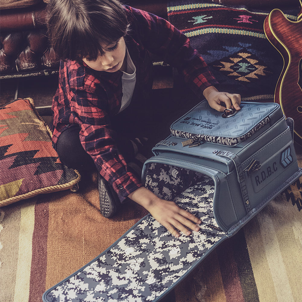 ランドセル ベースキャンプタイプF 半かぶせタイプ リリコ スタイリッシュなミリタリーデザインの男の子ランドセル 鉄板柄 迷彩柄 縞板模様