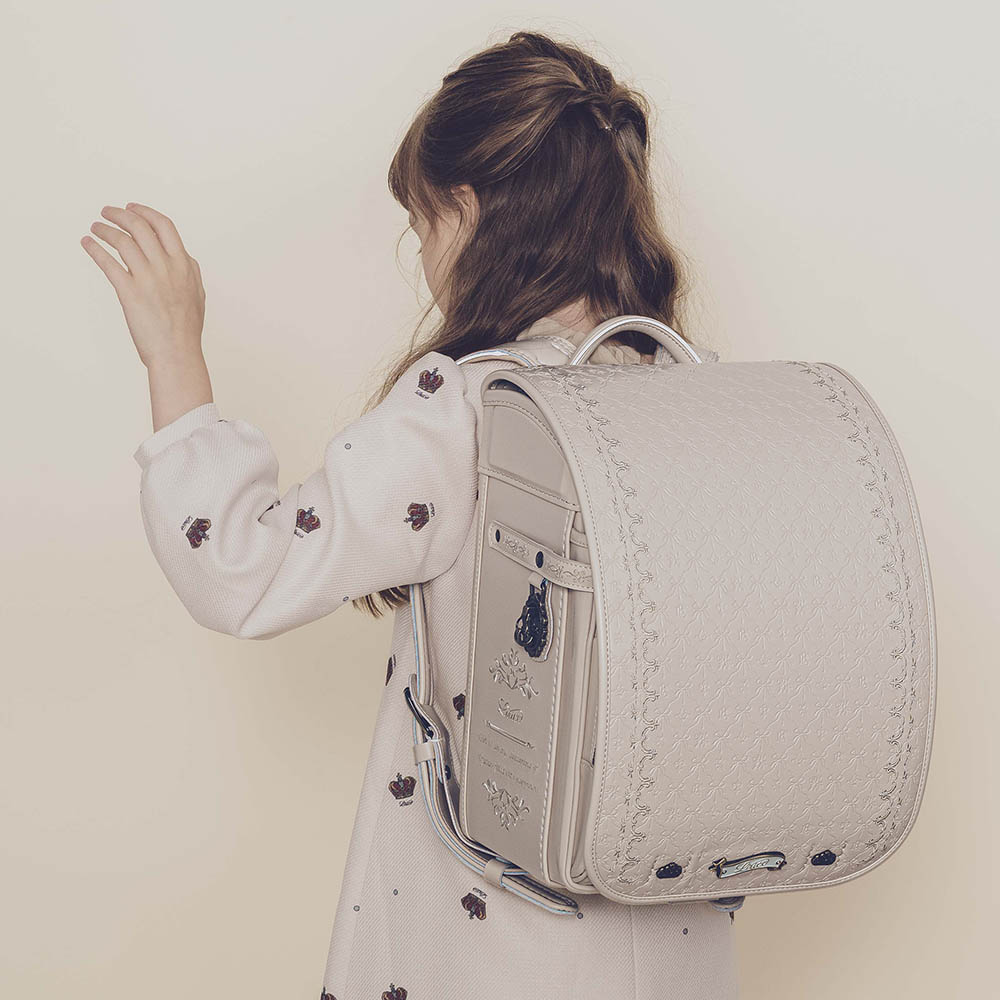 ランドセル ビブリア リネンベージュ リリコ 古書がモチーフの物語感あふれる女の子ランドセル