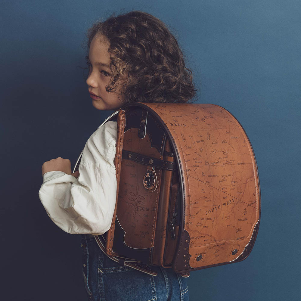 ランドセル ヒストリア クレイブラウン リリコ 地図柄 求めたのは上質なワイルド感、オールドマップウエスタンデザインの男の子ランドセル