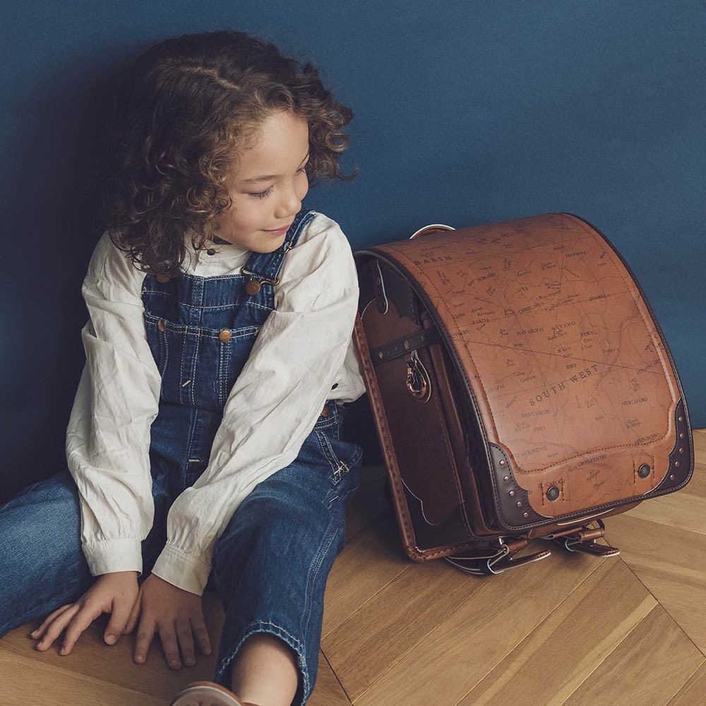 ランドセル ヒストリア クレイブラウン リリコ 地図柄 求めたのは上質なワイルド感、オールドマップウエスタンデザインの男の子ランドセル