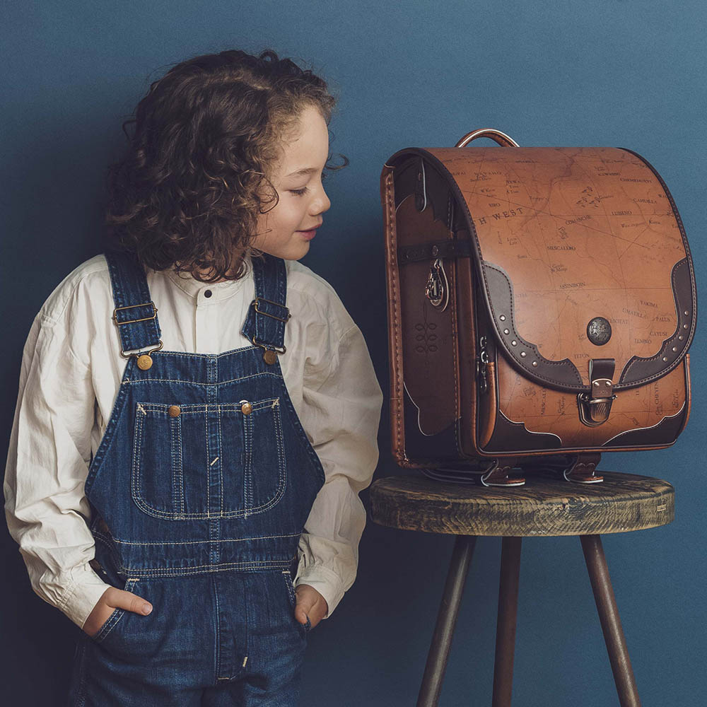 ランドセル ヒストリア アラバマブラウン 半かぶせタイプ リリコ 地図柄 求めたのは上質なワイルド感、オールドマップウエスタンデザインの男の子ランドセル