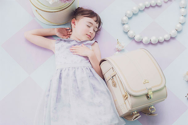 ランドセル ジュエル 半かぶせタイプ リリコ オーロラスパンコールを贅沢にあしらった ジュエリーをまとったような気品あるエレガントな女の子ランドセル