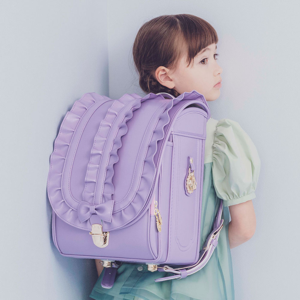 ランドセル メルティーフリル ラベンダーミスト 半かぶせタイプ リリコ 重なるフリルが、装いにそっと可憐さを添える女の子ランドセル