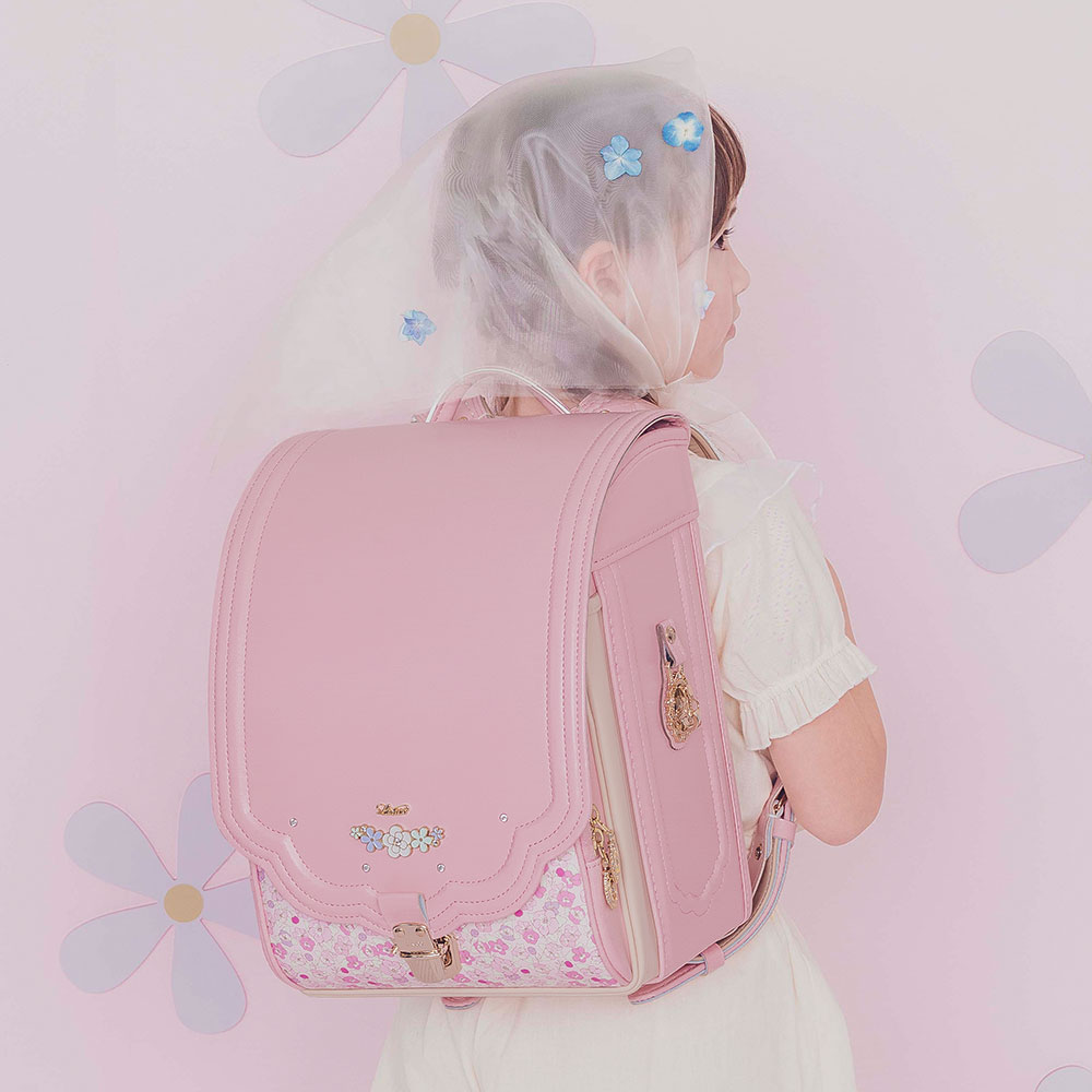 ランドセル ロメリア ピンクタンドル 半かぶせタイプ リリコ 花びらの形のかぶせ 花々と輝くストーンの調べが奏でる可憐な女の子ランドセル