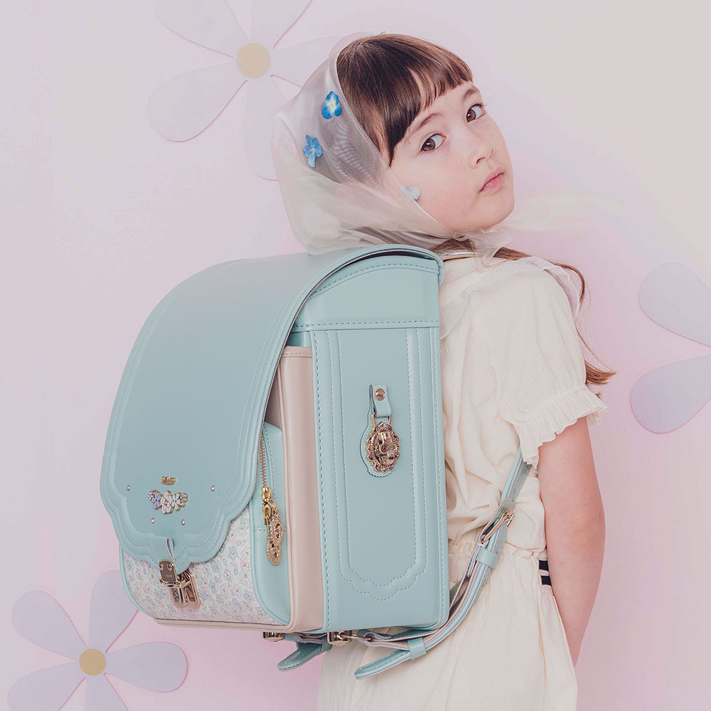 ランドセル ロメリア エバーミント 半かぶせタイプ リリコ 花びらの形のかぶせ 花々と輝くストーンの調べが奏でる可憐な女の子ランドセル